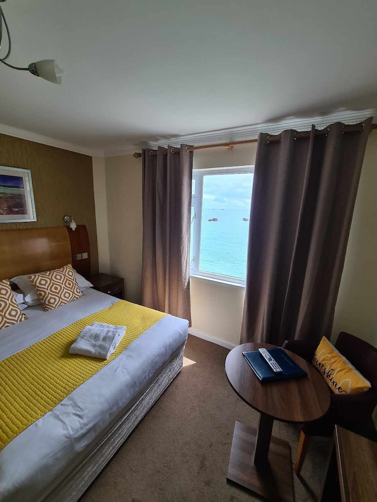 ROOM, TWIN BEDS, SEA VIEW