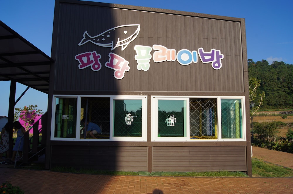 Blue Whale Resort 2/68