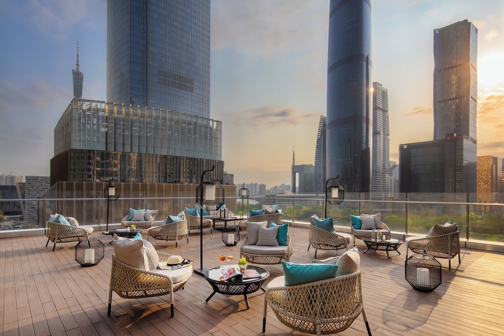 Jumeirah Guangzhou Hotel 71/75