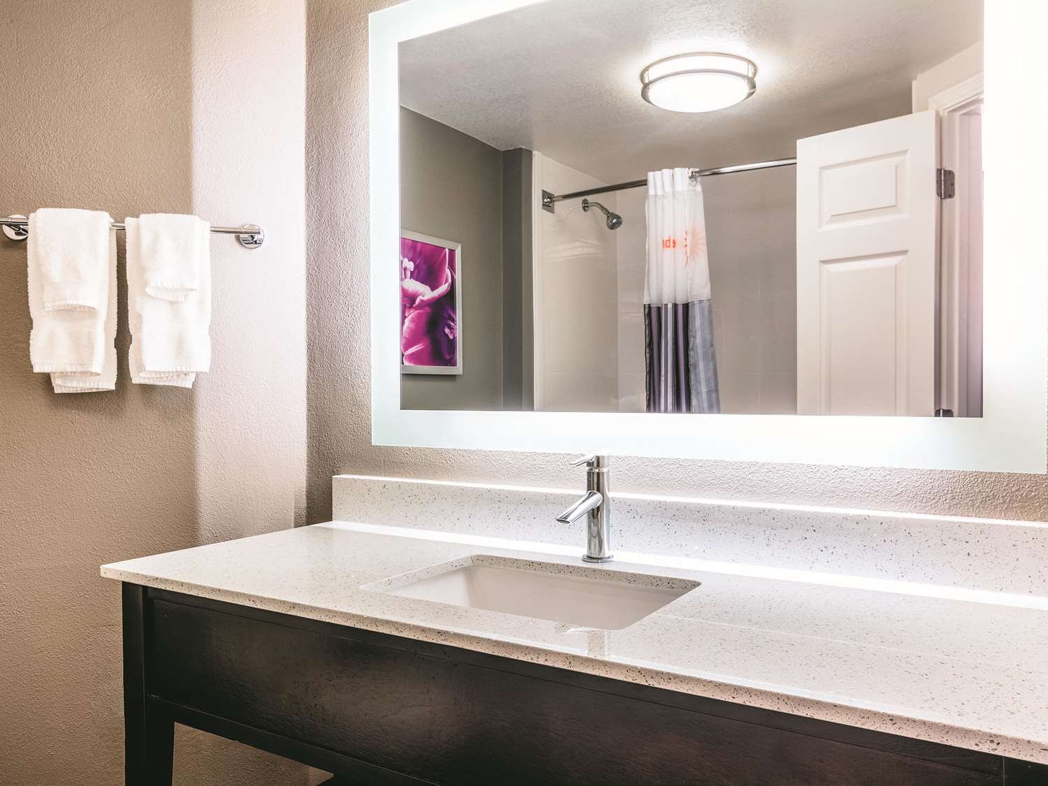 La Quinta Inn & Suites by Wyndham Shreveport Airport 31/33