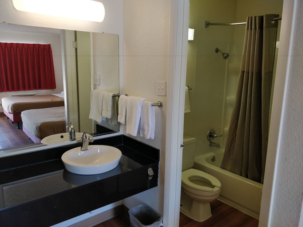 Motel6 North Richland Hills, TX 54/61
