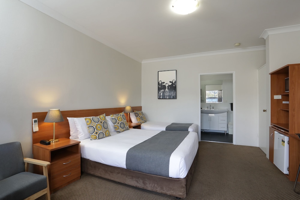 Cadman Motor Inn Tamworth 12/37