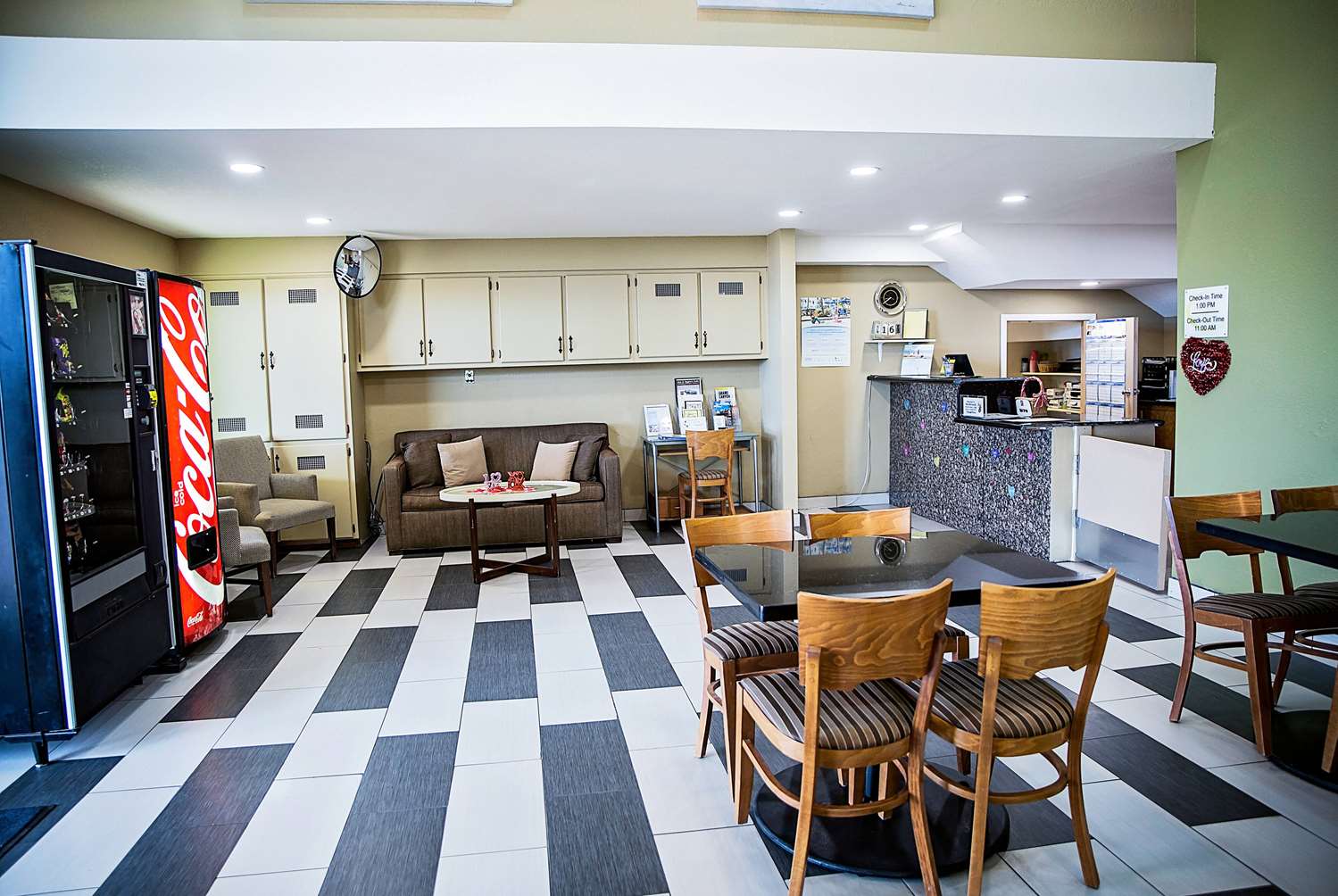 Super 8 by Wyndham Holbrook 26/38
