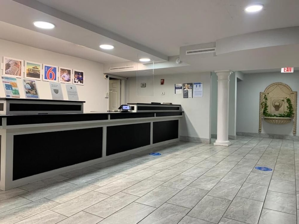 Motel6 Grand Prairie, TX - Interstate 30 9/51