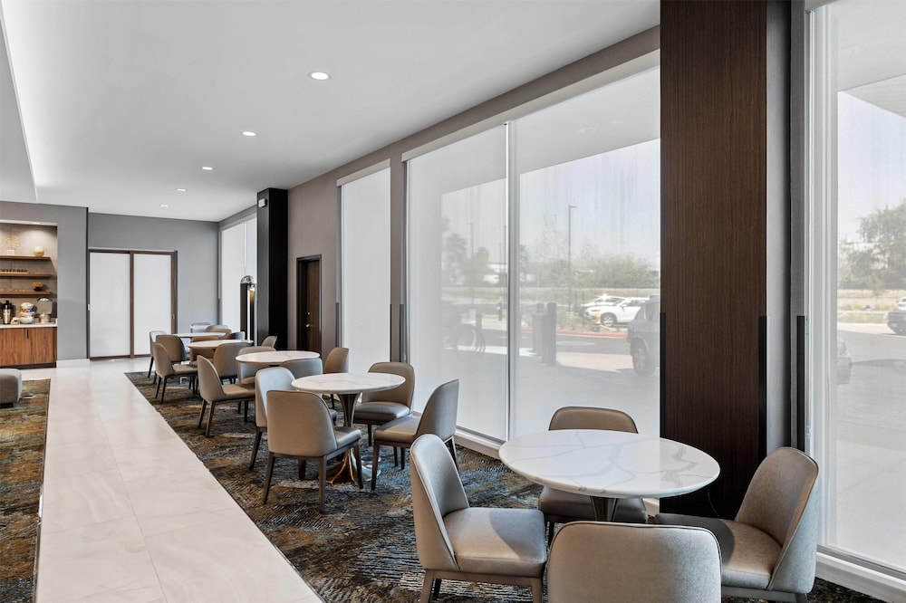 La Quinta Inn and Suites by Wyndham La Habra 46/60