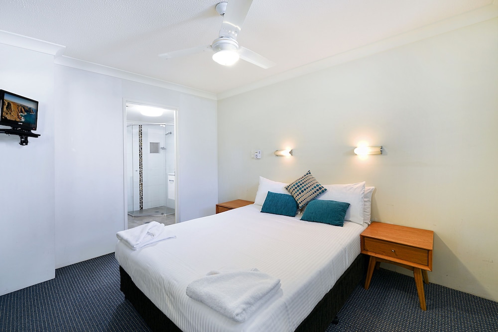 Atrium Resort 10/70