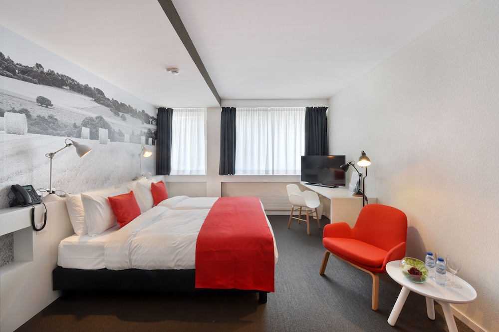 Home Swiss Hotel 15/64