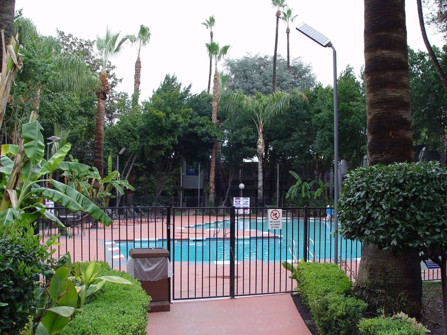 Clarion Hotel Bakersfield North 32/34