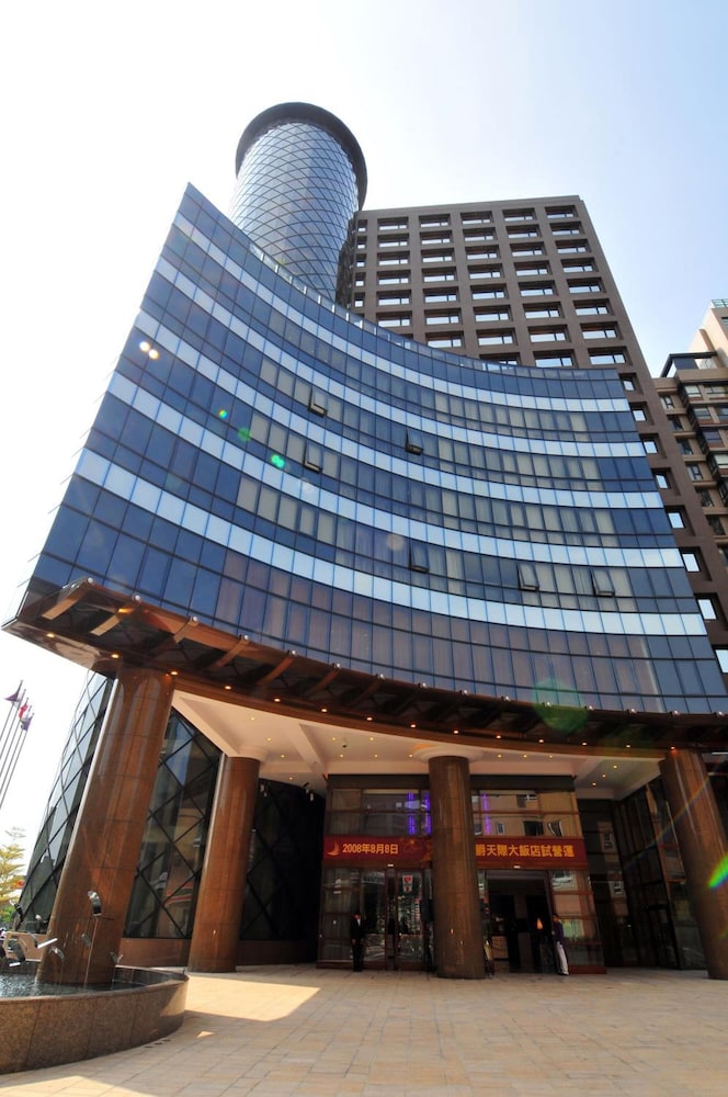 MONARCH SKYLINE HOTEL 4/48