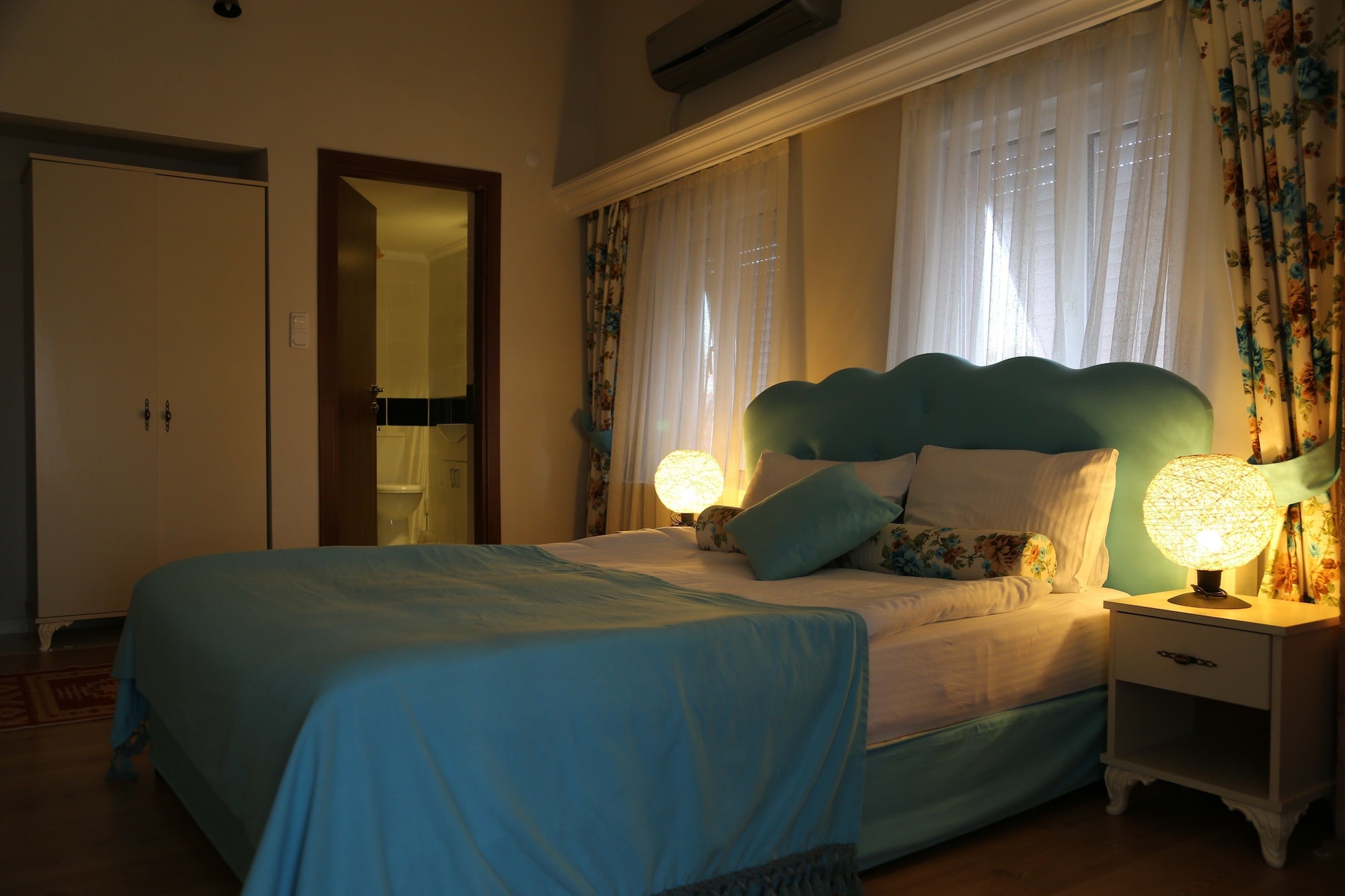 DELUXE, SUITE, DOUBLE BED