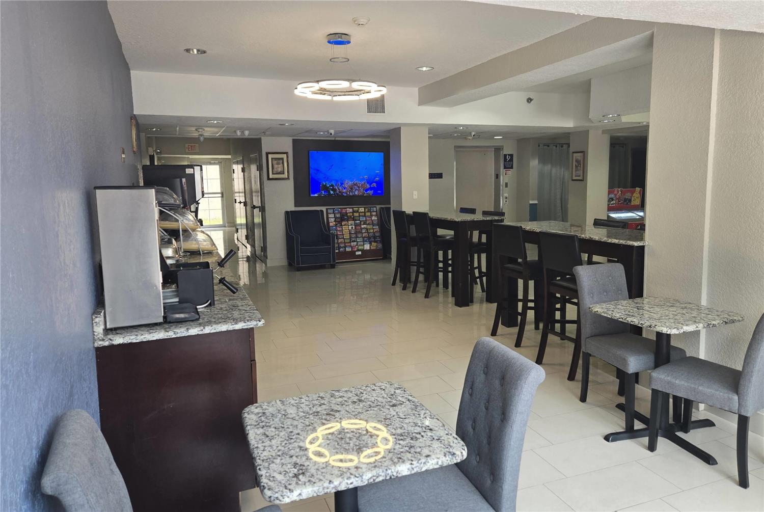 Days Inn And Suites By Wyndham Tampa Raymond James Stadium 36/51