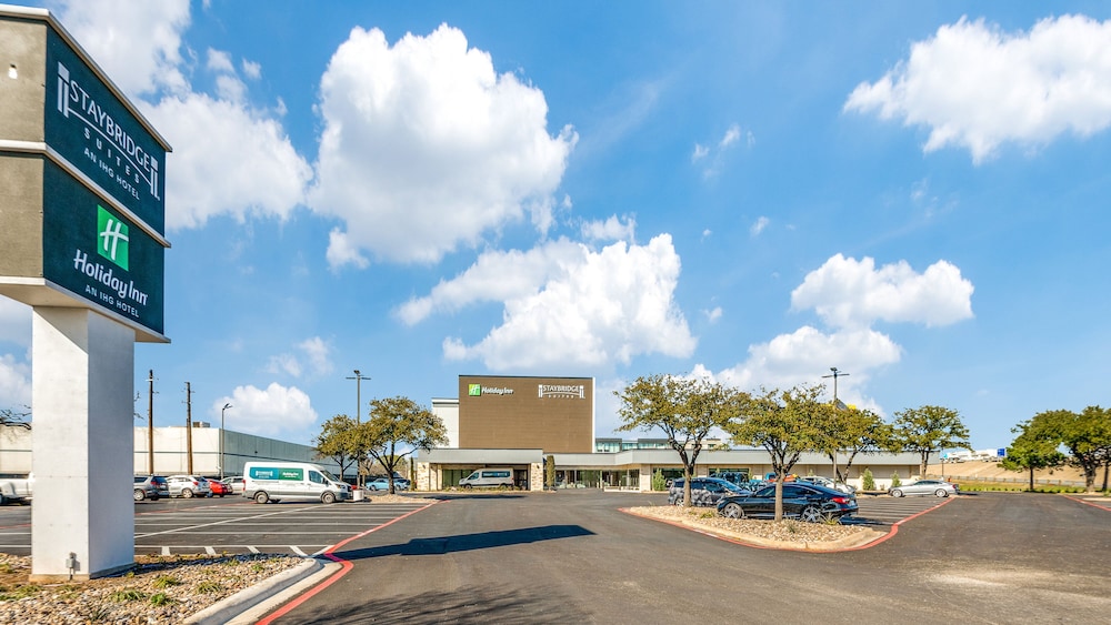 Holiday Inn Dallas Market Ctr Love Field, an IHG hotel 54/66