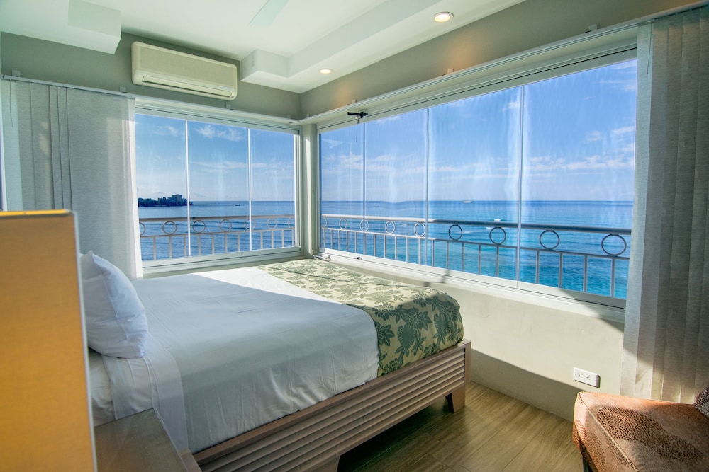 Waikiki Shore by OUTRIGGER 32/81