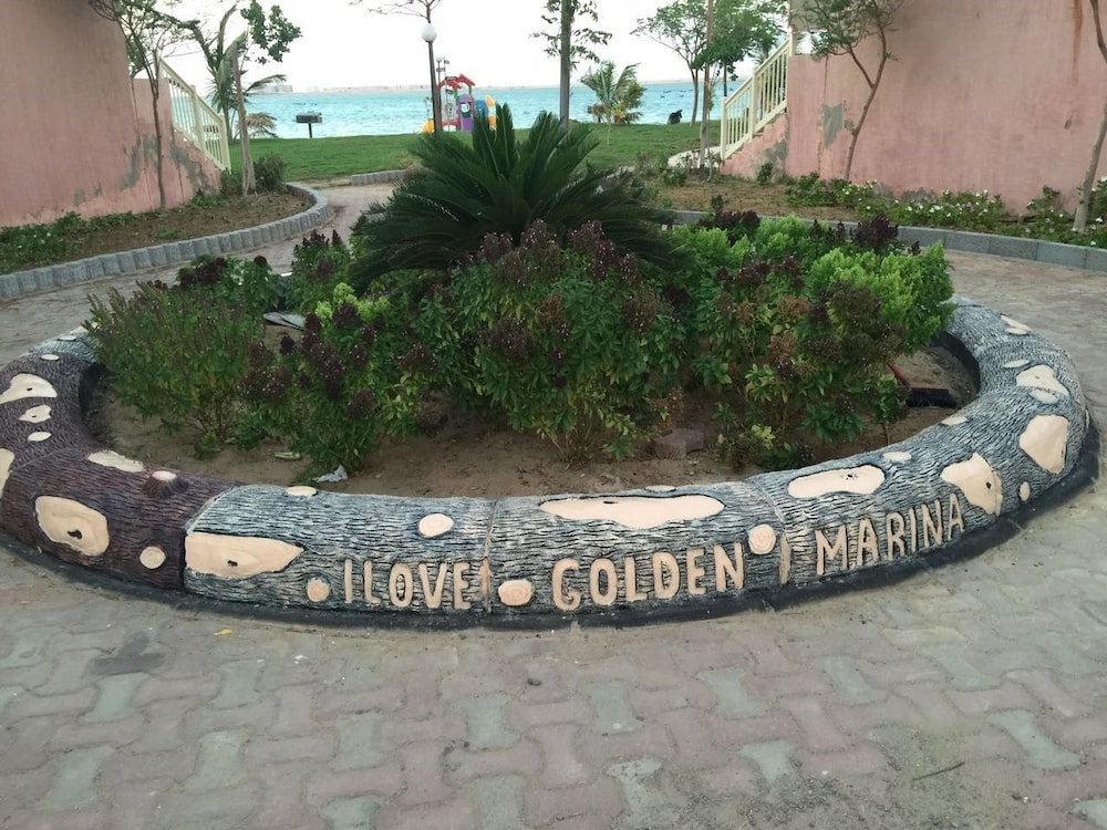 GOLDEN MARINA RESORT 42/50