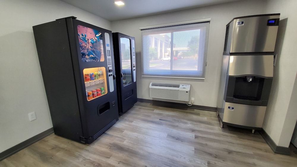 Travelodge by Wyndham Elkhart 40/54