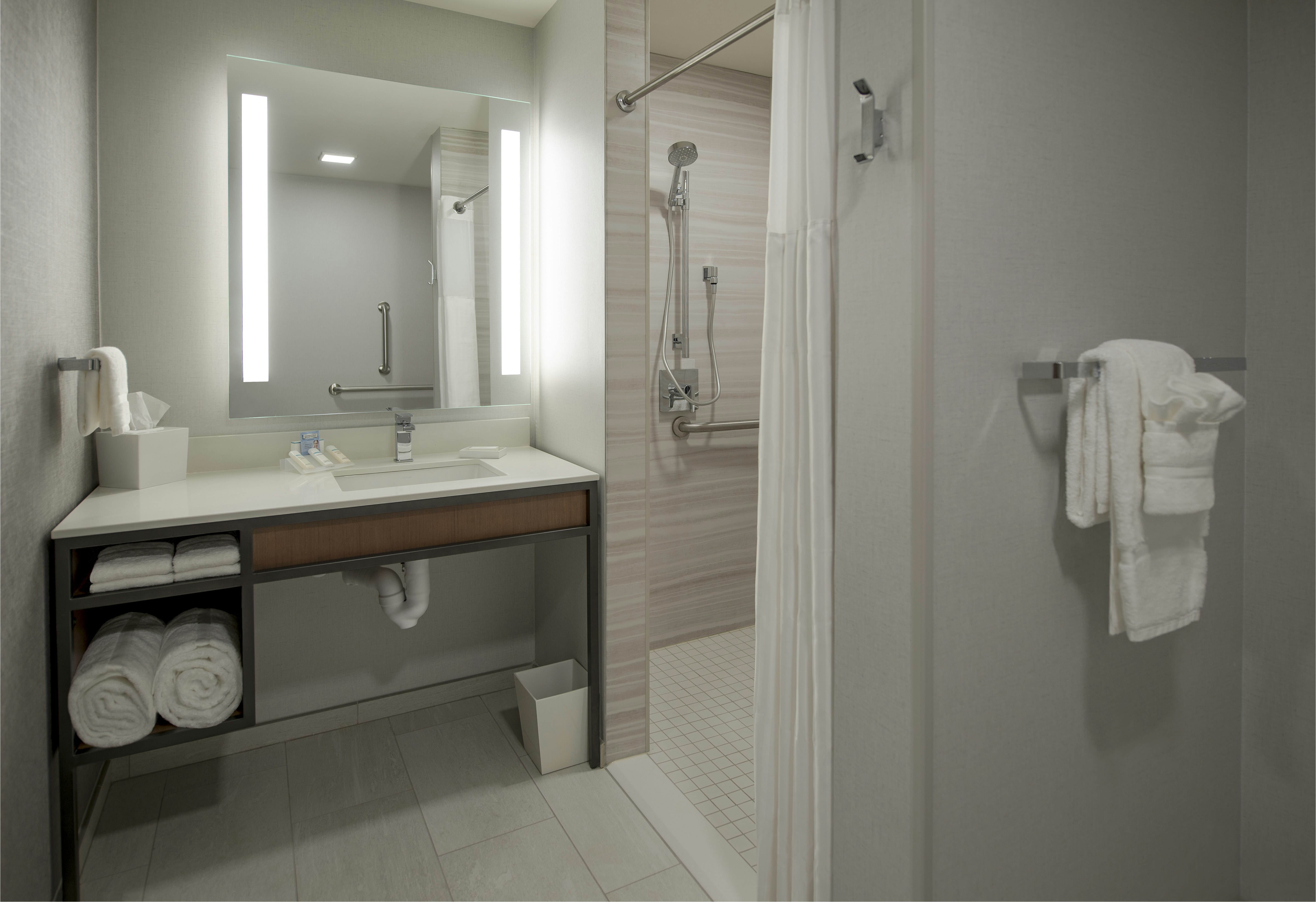 DoubleTree by Hilton Hotel Dallas Near the Galleria 46/48