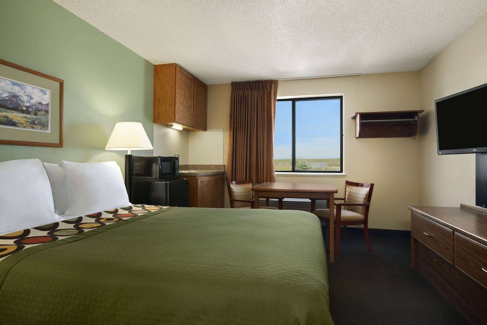 Super 8 by Wyndham Conrad MT 17/41