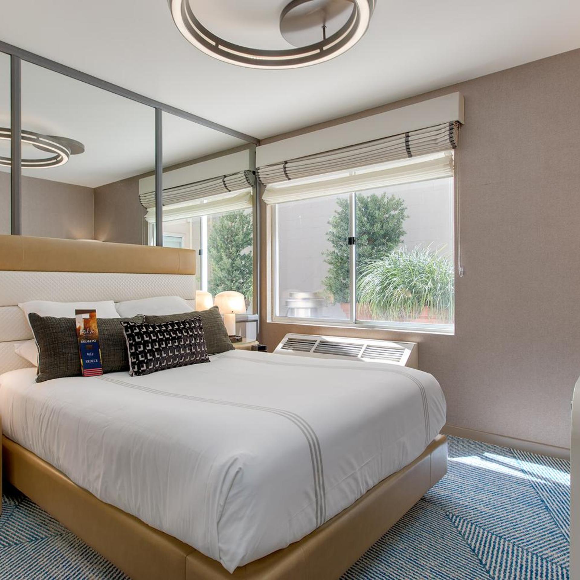 Signature, Suite, Queen Bed