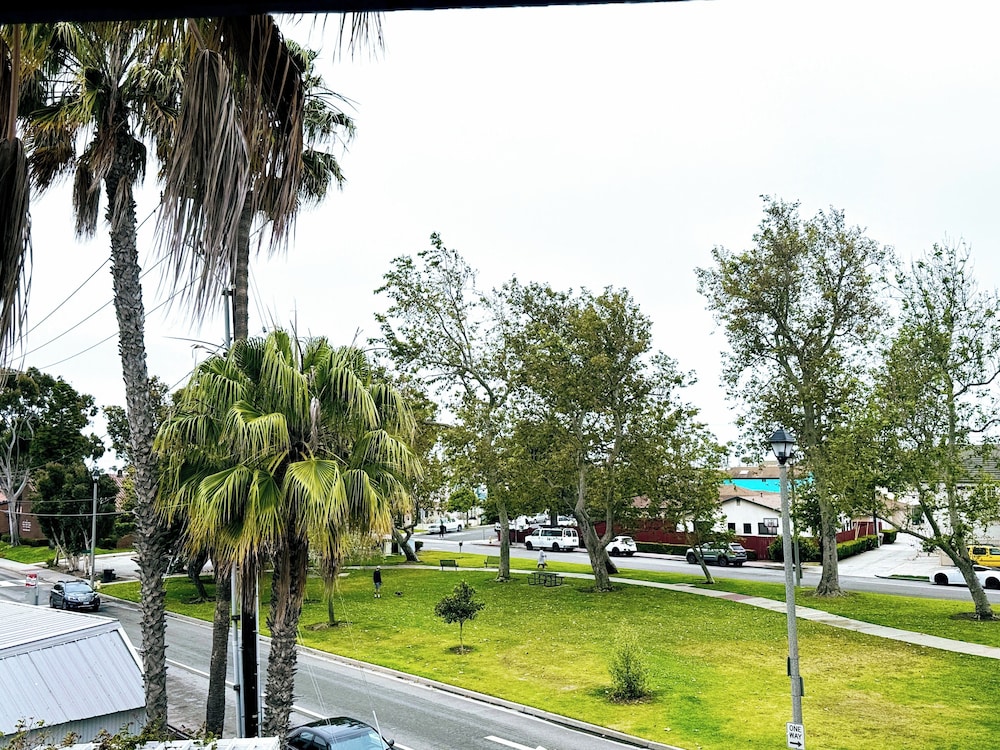 Pacific Inn 62/65