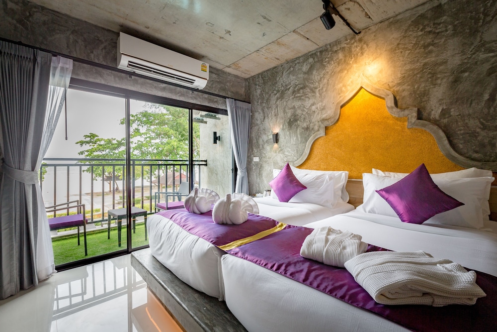 Maneetel Krabi Beachfront 7/50