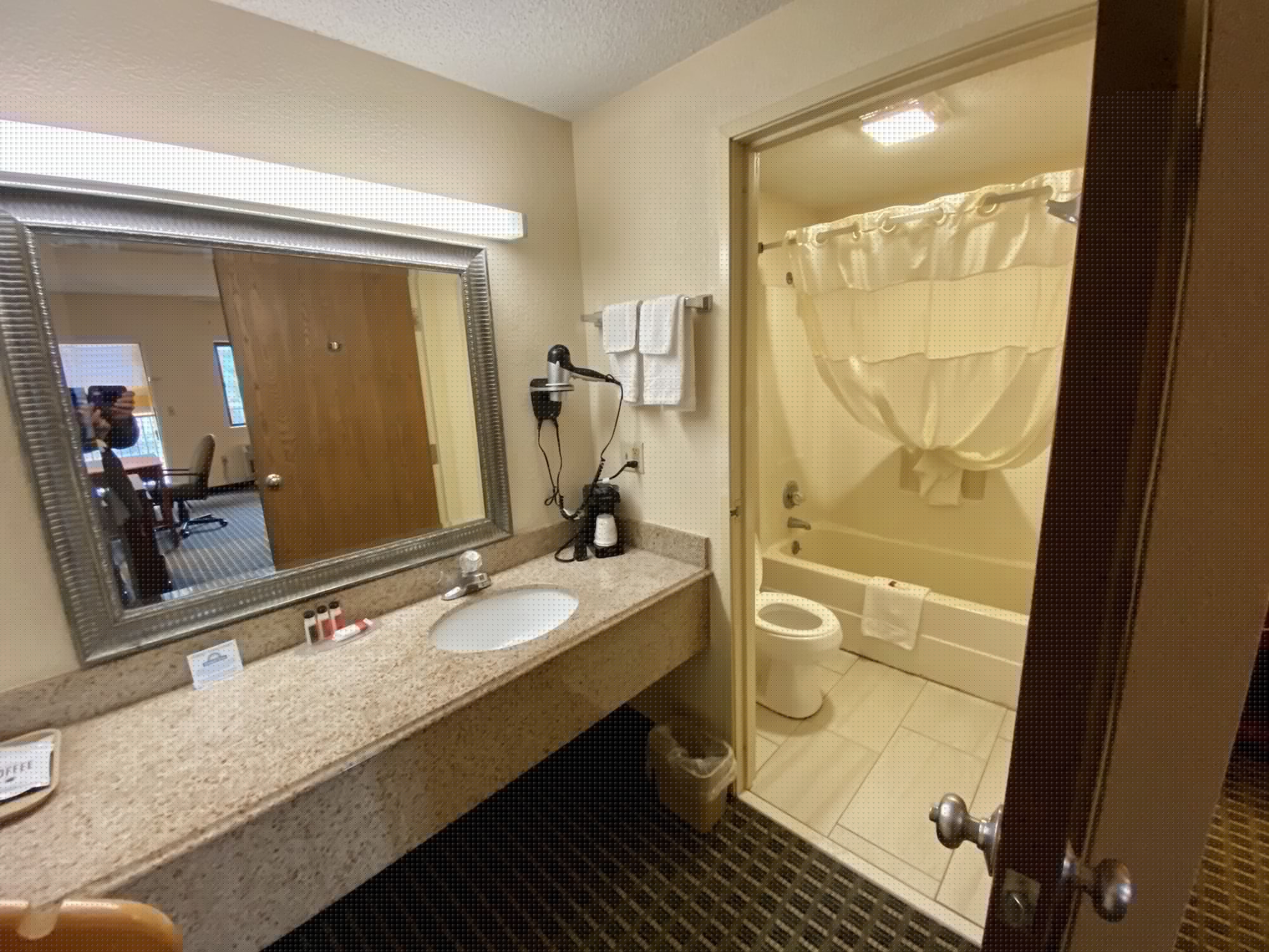 جناح بسرير كينج للمدخنين، Days Inn by Wyndham Morehead 4/7