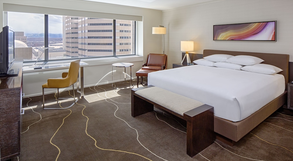 EXECUTIVE, SUITE
