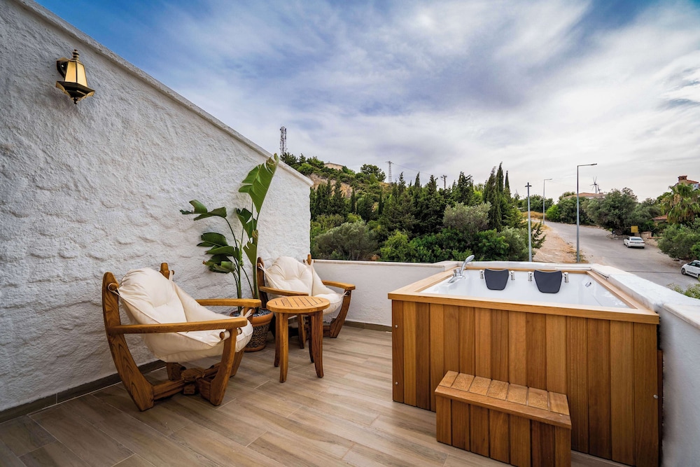 Bugra Alacati - Adults Only 24/42