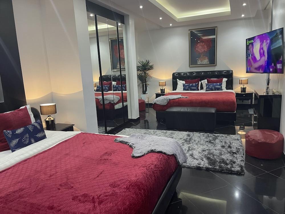 Grand, Multiple Bedrooms, Villa, King Bed, Sauna