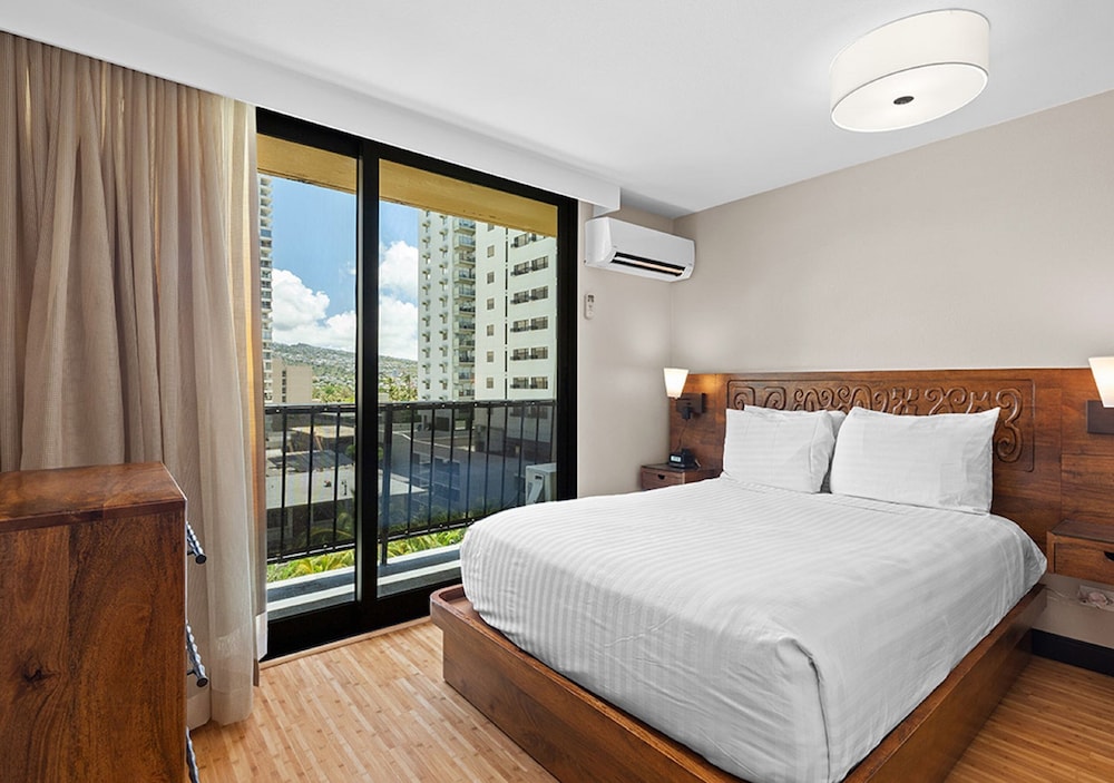 1 BEDROOM, SUITE, MOUNTAIN VIEW, KITCHENETTE