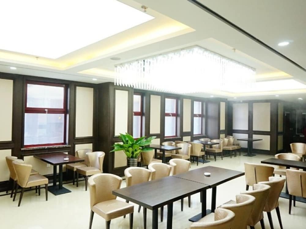 GreenTree Inn LiaoYuan Longshan District Train station Longjihuadian Hotel 22/25