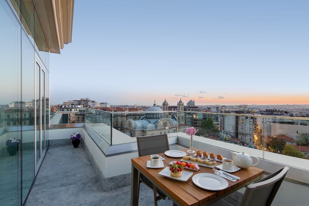Cvk Taksim Hotel 66/76