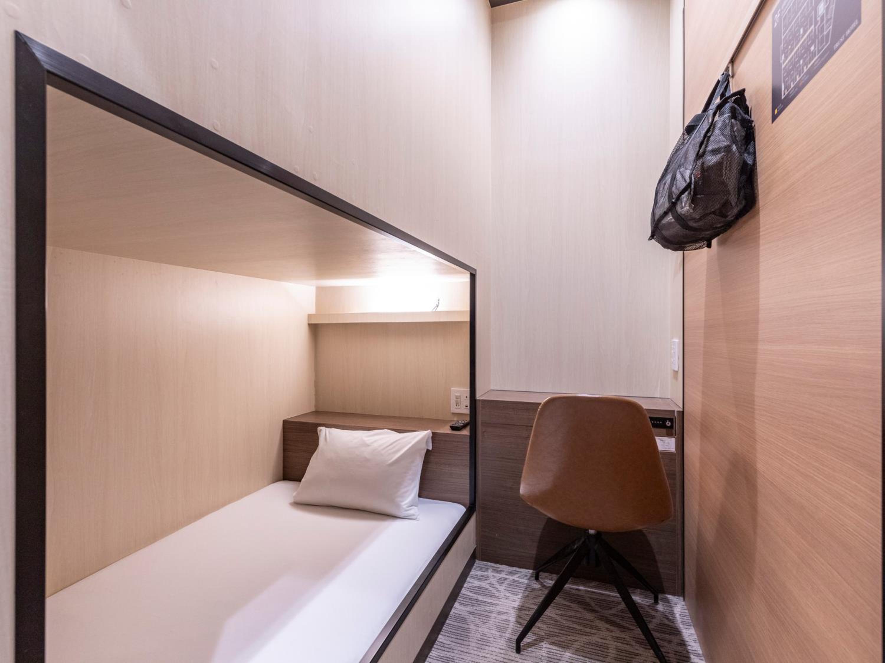Capsule, Male Dorm, Low Floor