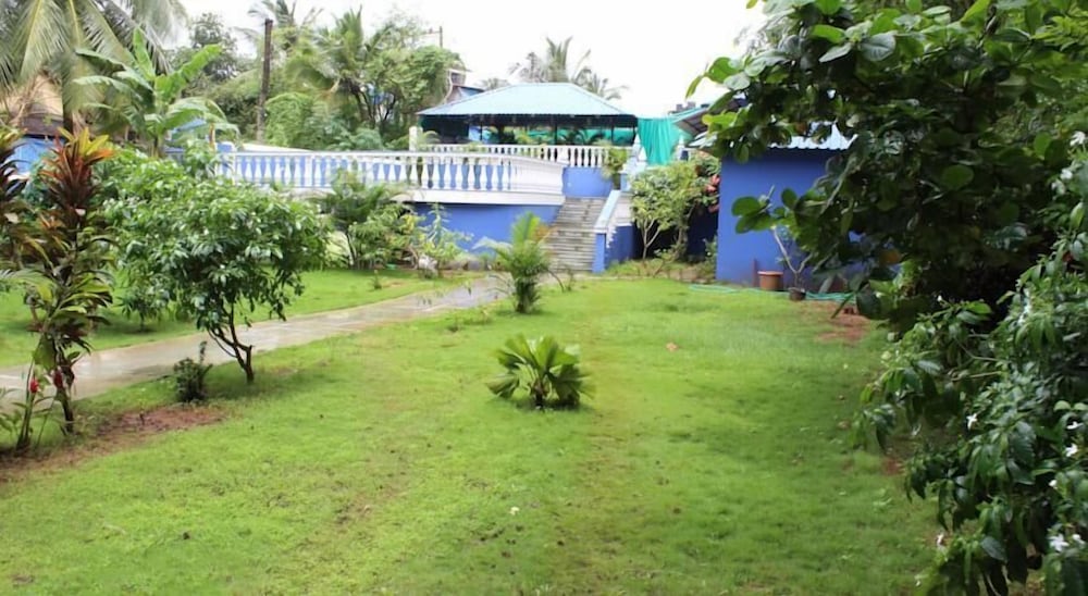 MAYFLOWER BEACH RESORT 31/50