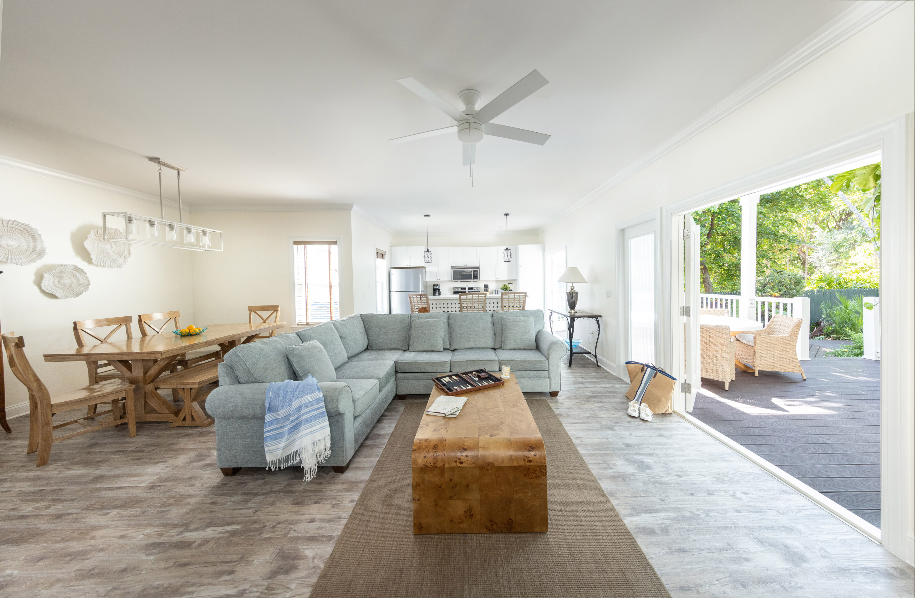 Premium, Home 2/5