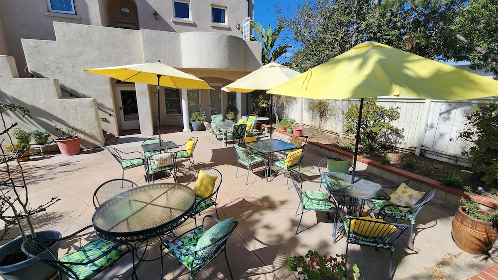 Santa Paula Inn 2/56