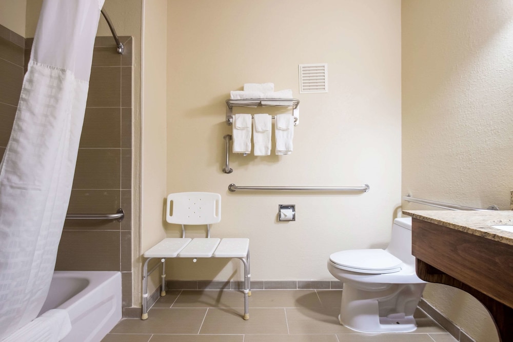 Quality Inn & Suites Green Bay - Ashwaubenon 47/50