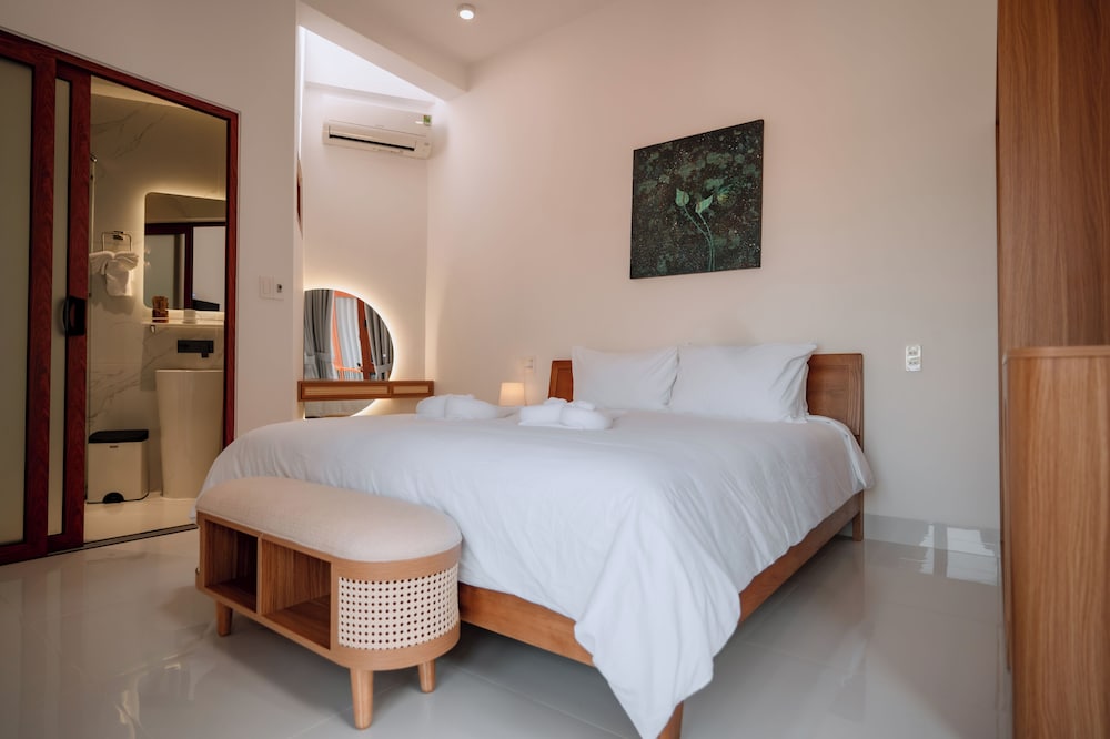 Hue Riverside Villa 18/50
