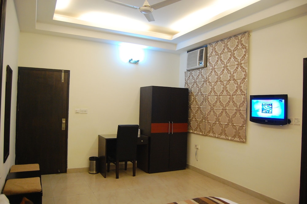 Hotel Delhi Aerocity 11/75