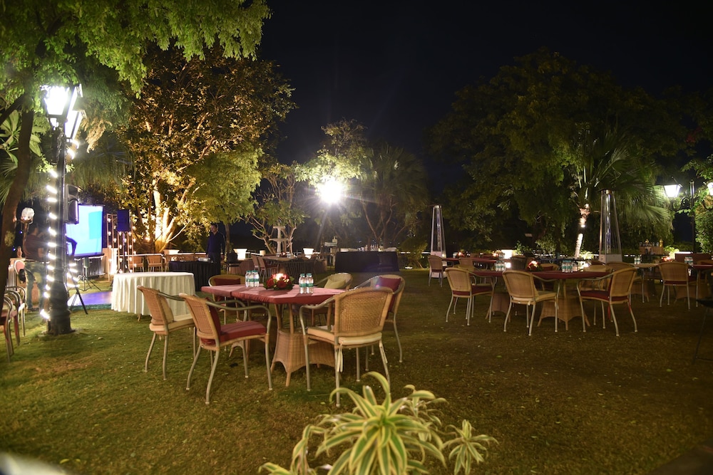 Lalit Laxmi Vilas Palace 38/50