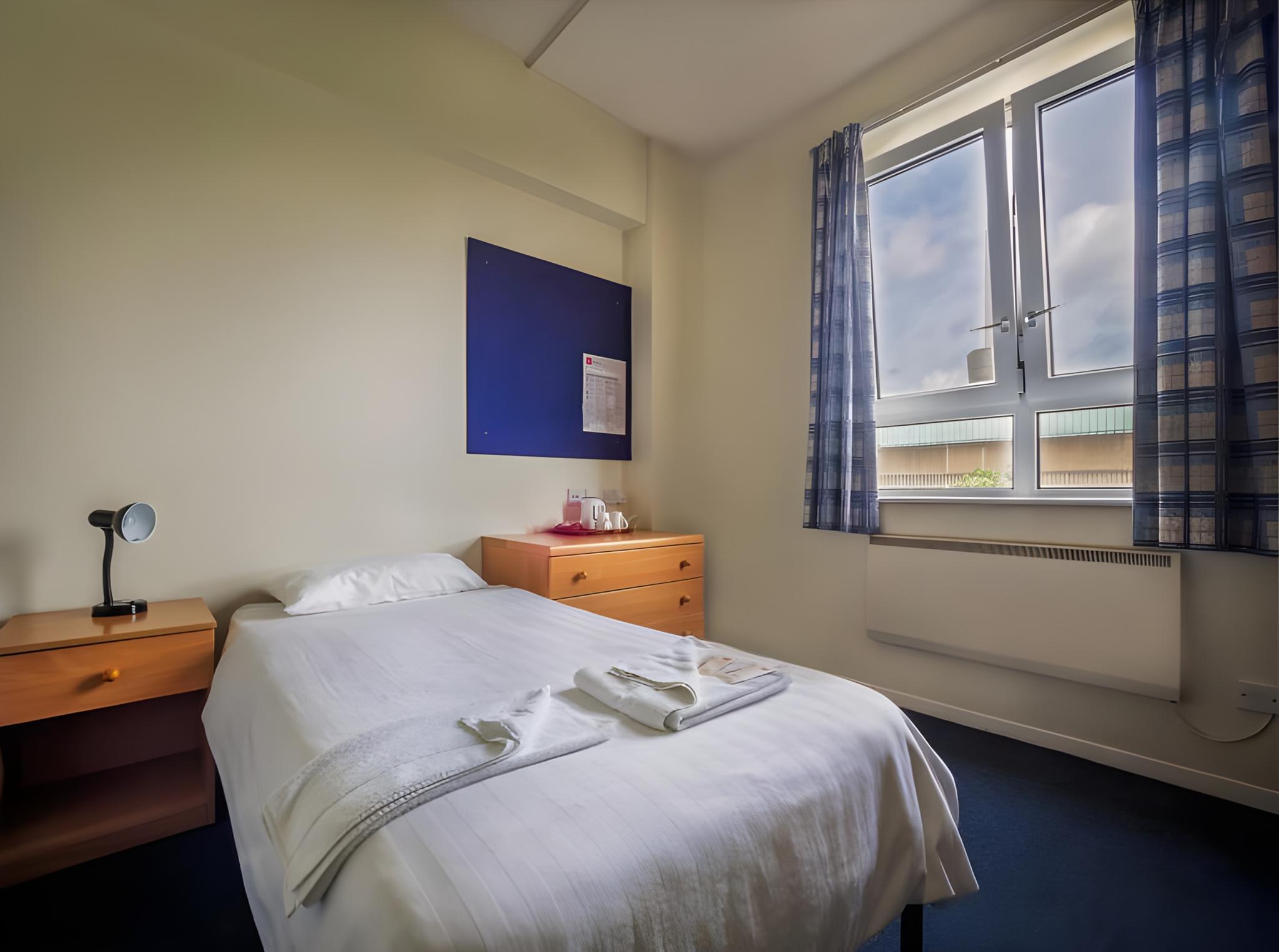 Room, Single, Shared Bathroom