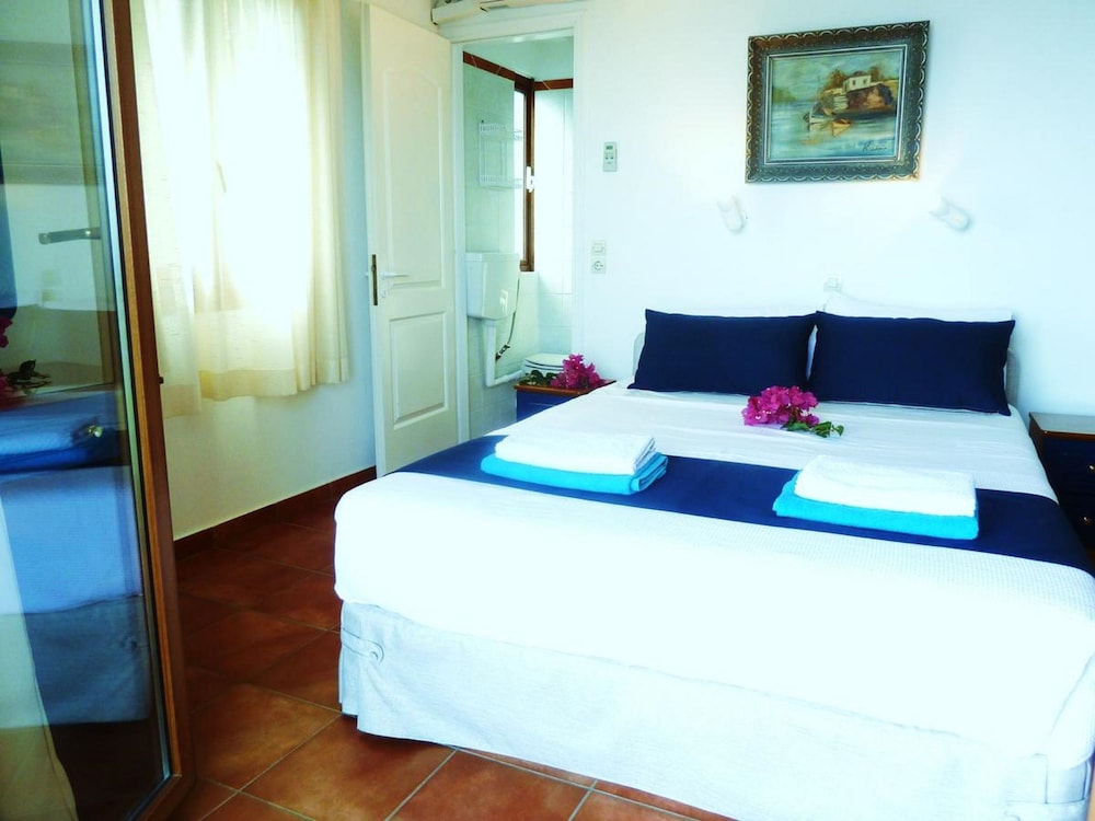 Milia Bay Hotel and Apartments 6/32