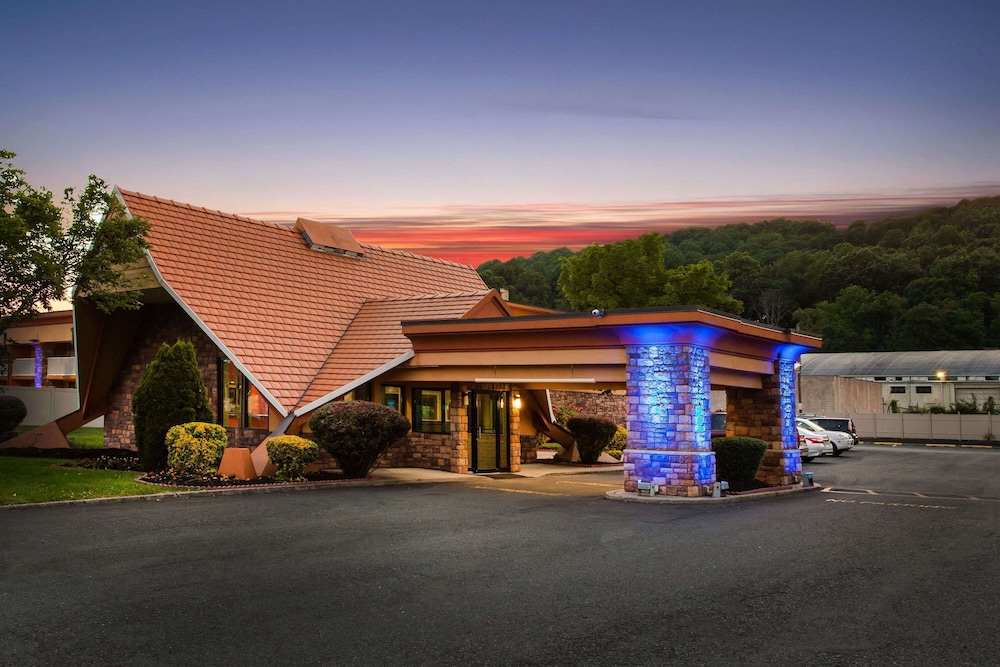 Howard Johnson by Wyndham North Plainfield 3/18