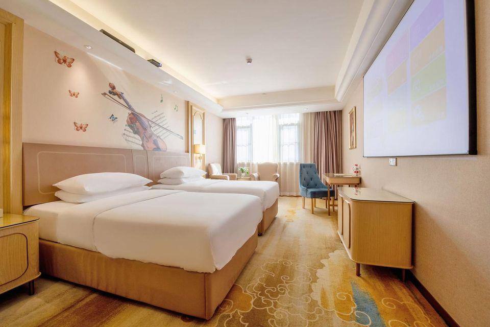 Feature, Deluxe, Twin Beds, with View