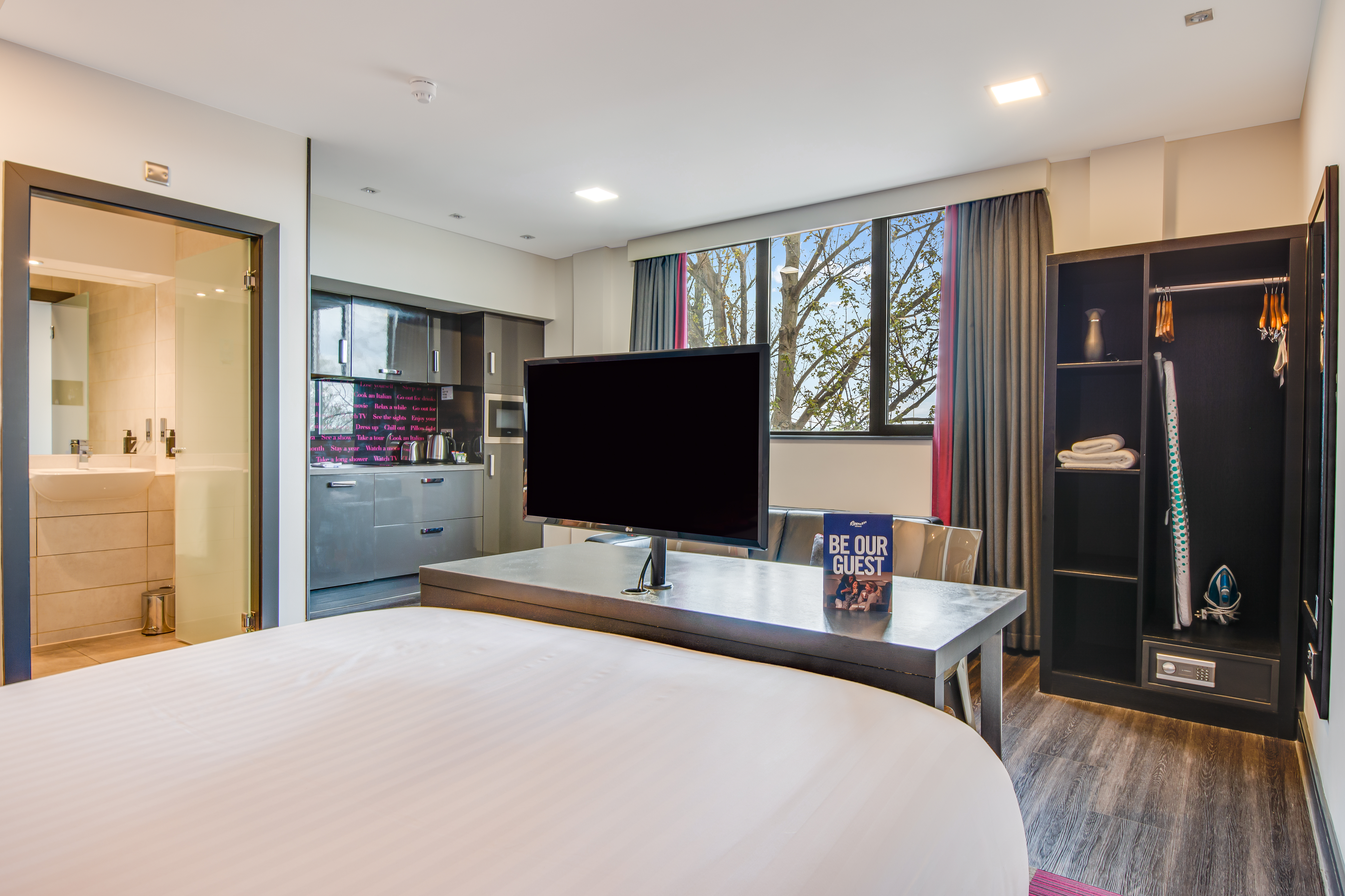 Room at Roomzzz Chester City, CHESTER - UK