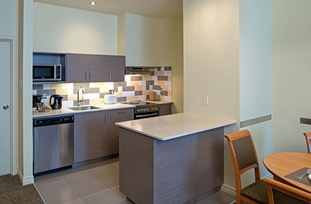 Le Square Phillips Hotel And Suites 35/45