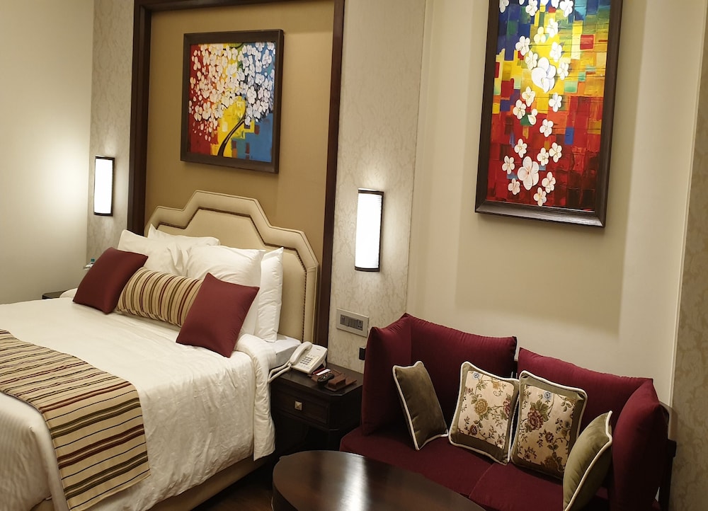 Sarovar Portico Dehradun 20/40