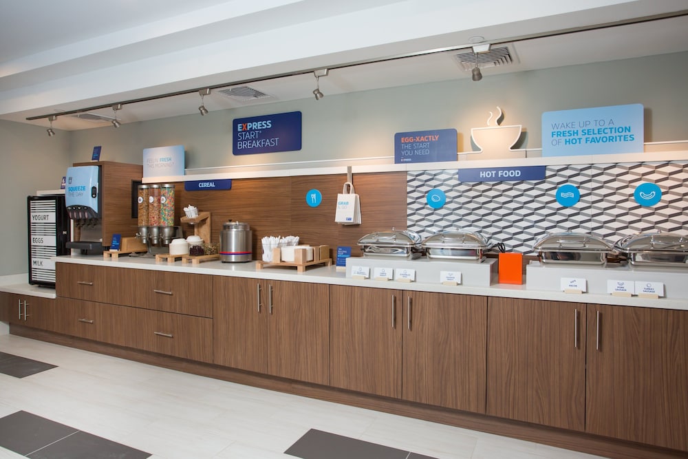 HOLIDAY INN EXPRESS CHELMSFORD 11/65