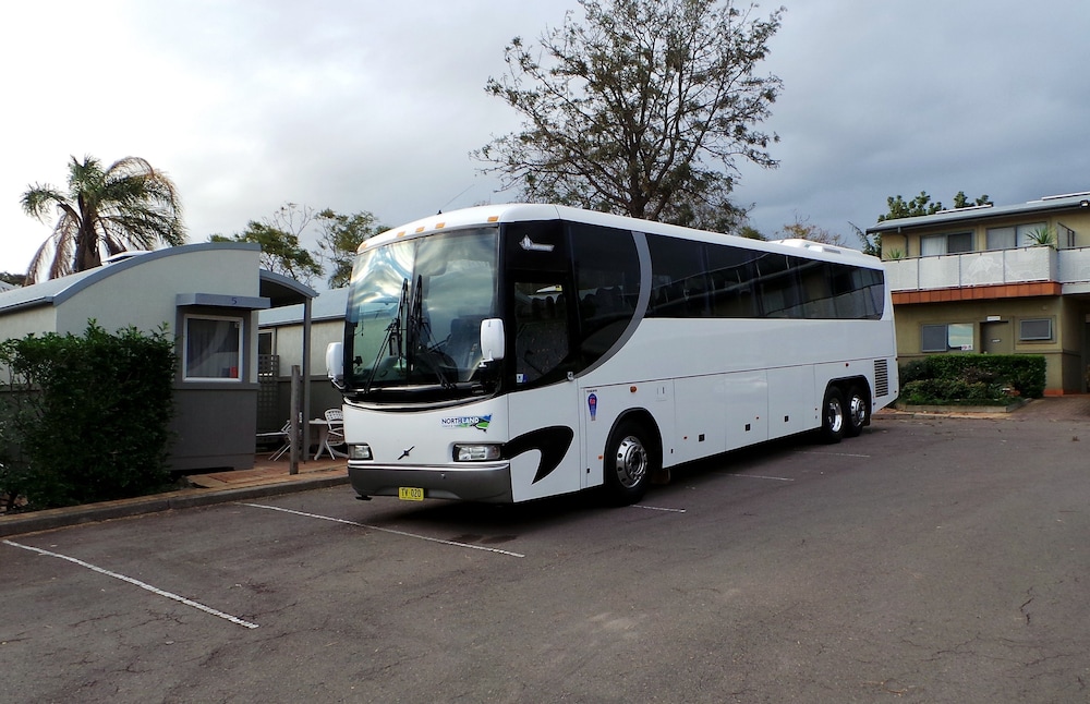 TRAVELLERS MOTOR VILLAGE 38/50
