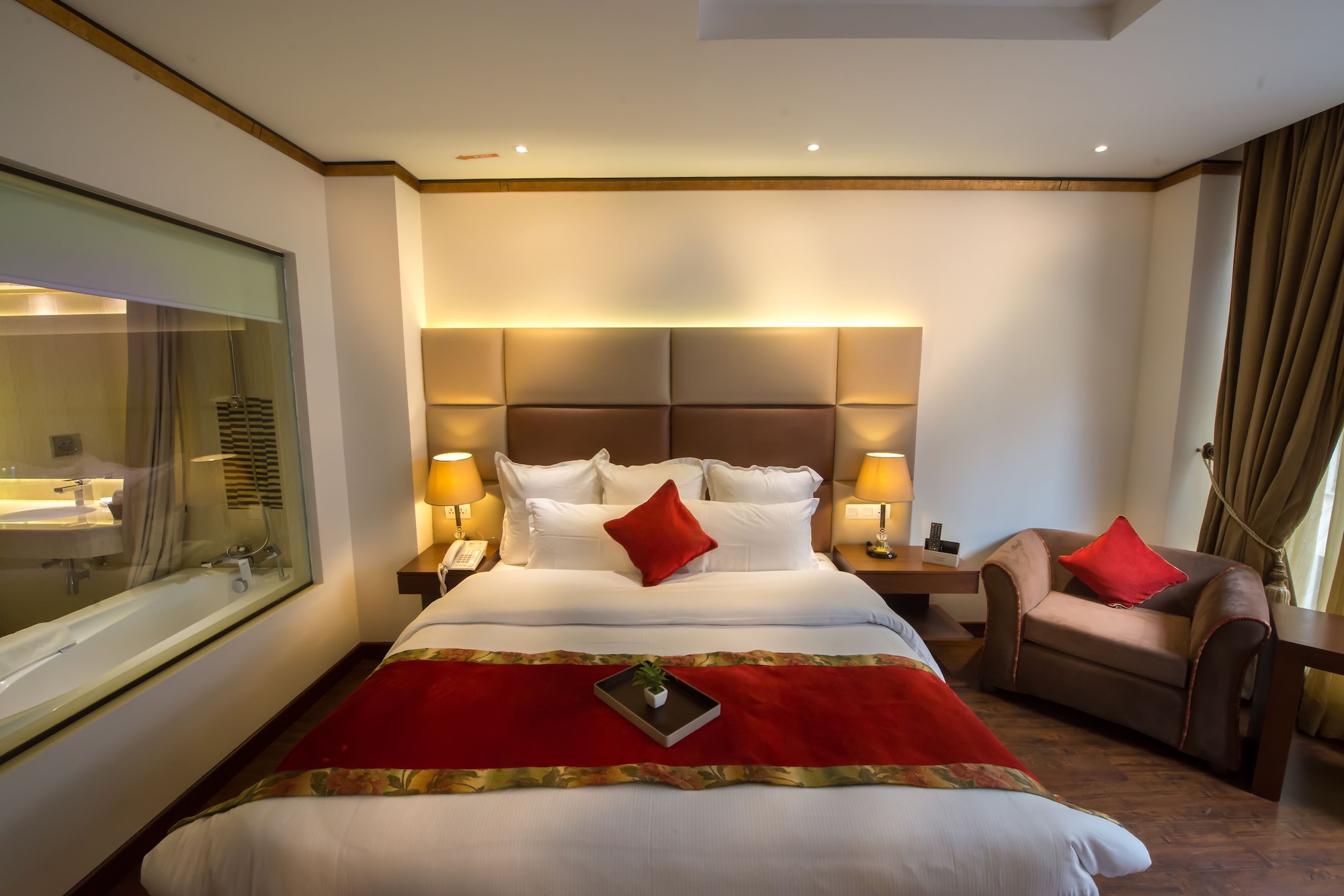 DELUXE, DOUBLE BED