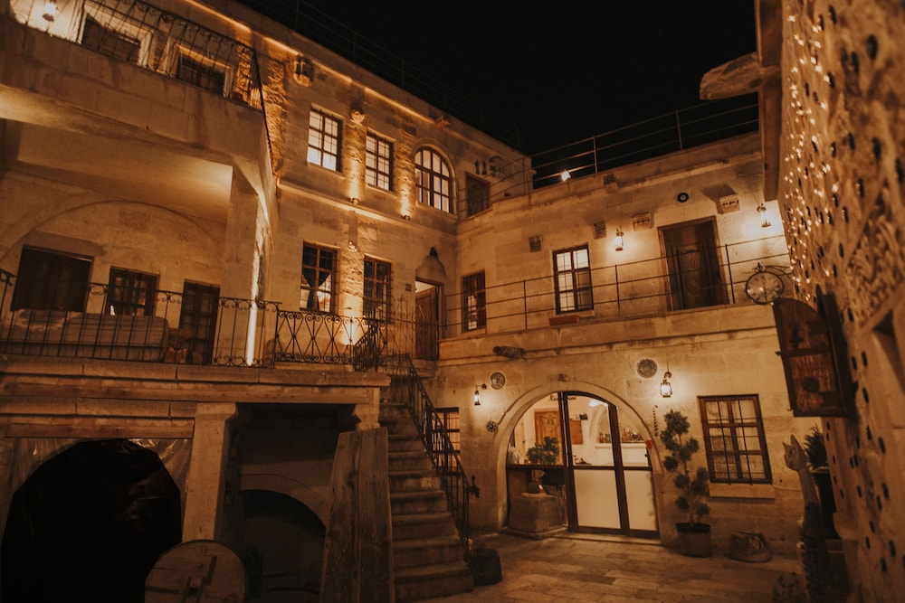 Eagle Cave Inn 40/50